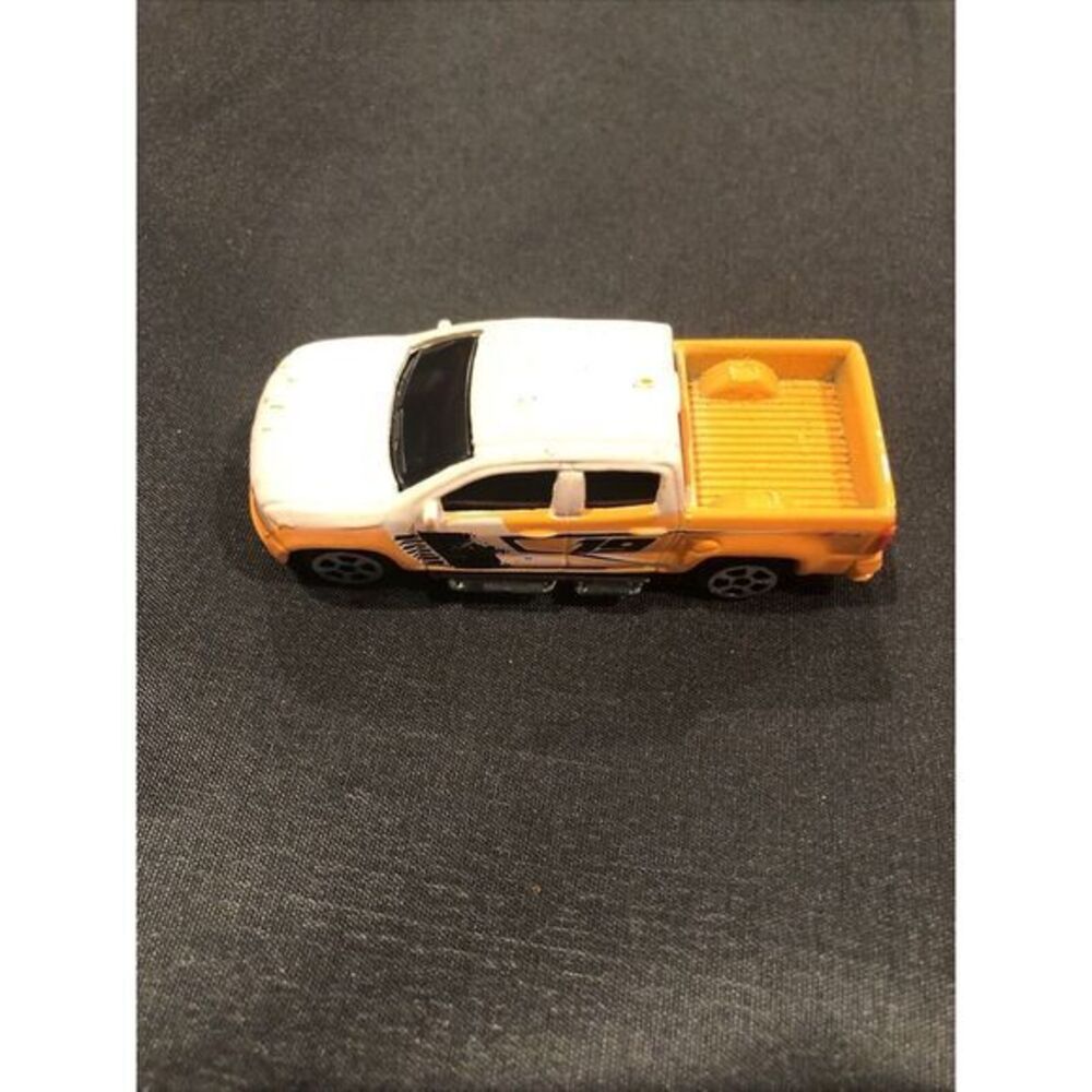 Maisto Chevy Colorado Orange And White 2015‎